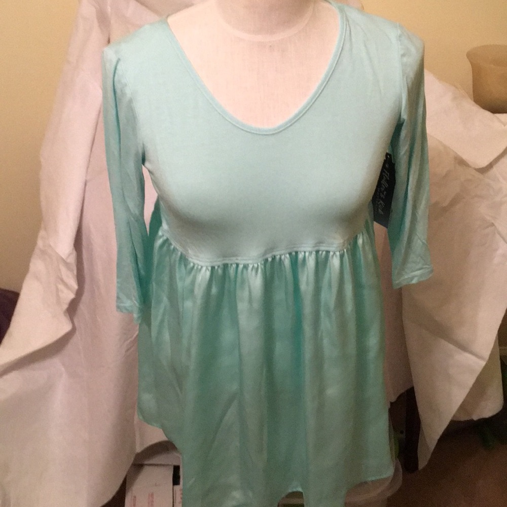 Flutter & Kick Maternity Top In Size Small